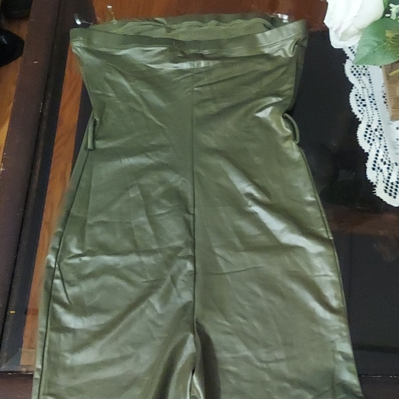 Romper - Picture 2 of 4